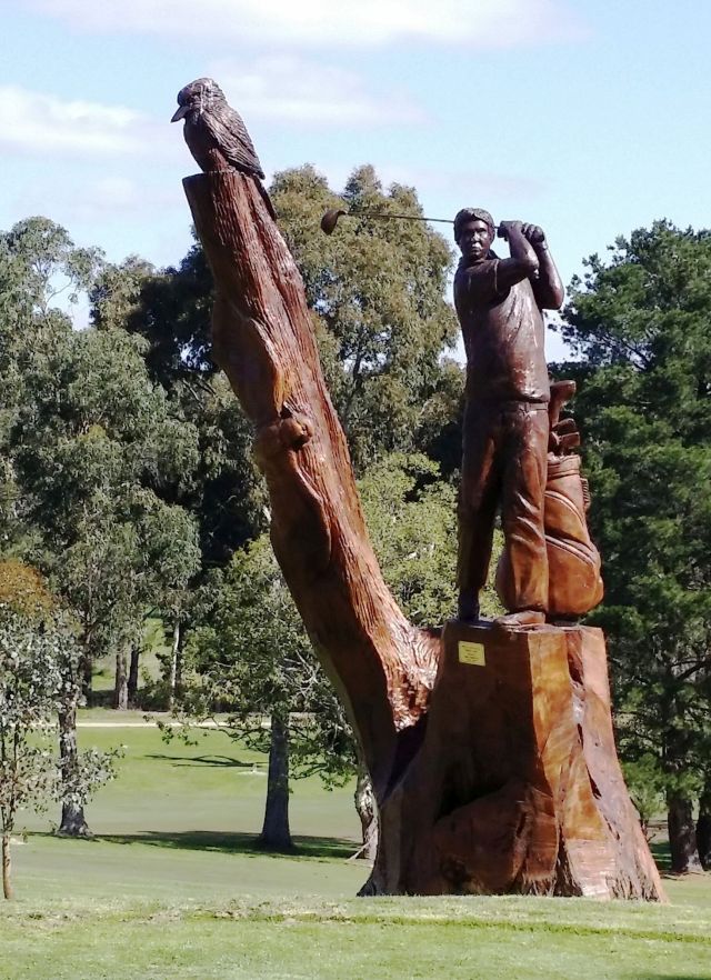 Eastwood Carved Golfer - [640 x 822]